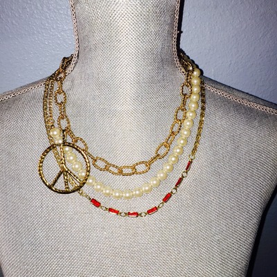Short multi chain with peace pendant