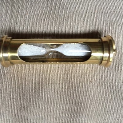 Tiny sand timer
