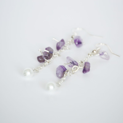 Amethyst chip and glass pearl earrings - Thumbnail 1