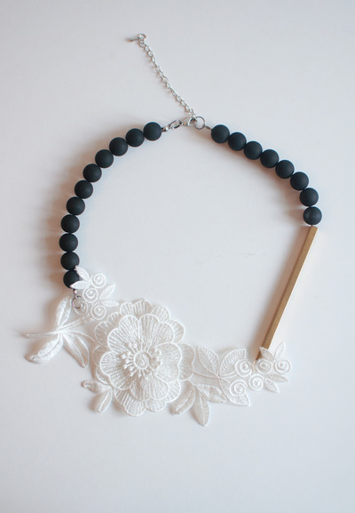 White Lace Black Beads Necklace NL0919