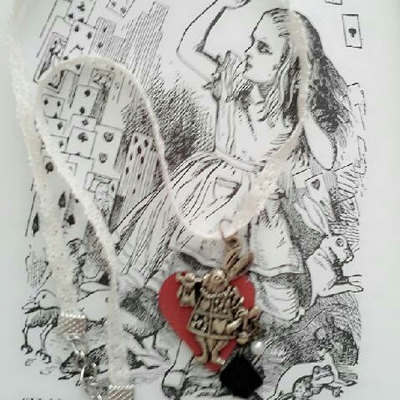 Alice in wonderland the white rabbit "announcement" necklace