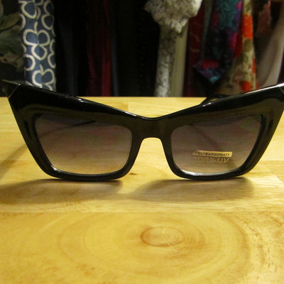 Pointy cat eye sunglasses 