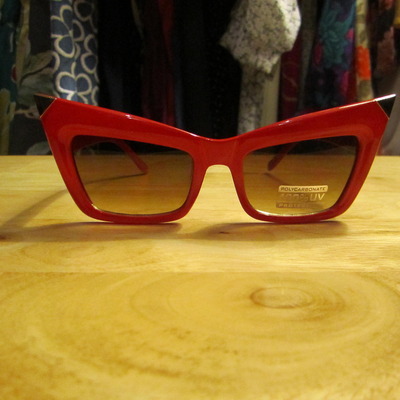 Pointy cat eye sunglasses  - Thumbnail 1