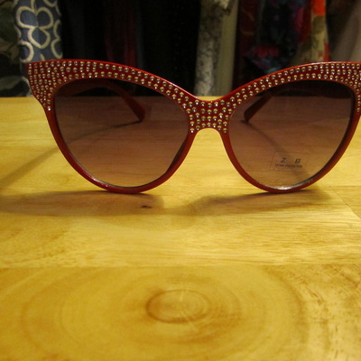 Retro with a little bit of glam  - Thumbnail 4