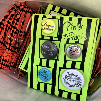 Blue/white: patch & pin pack