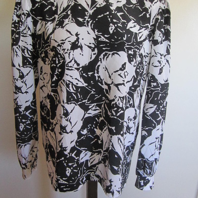 Black and white  - Thumbnail 3