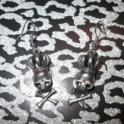 Royal heart-eyed skull and crossbone earrings 