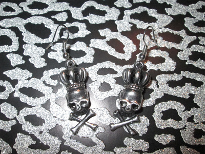 Royal Heart-Eyed Skull and Crossbone Earrings 