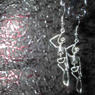 Hanging skeleton suicide earrings 