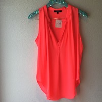 Basic V-Neck Tank - Thumbnail 1