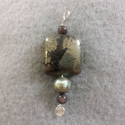 Metal stone bead pendant