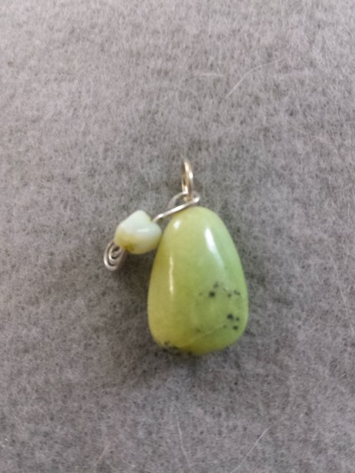 Serpentine Droplet with Accent