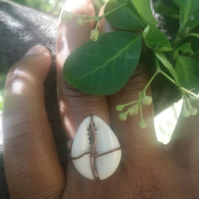 Copper cowrie ring