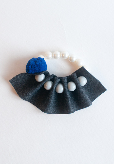 Grey Resin Beads Black Felt Stretch Bracelet BL0902
