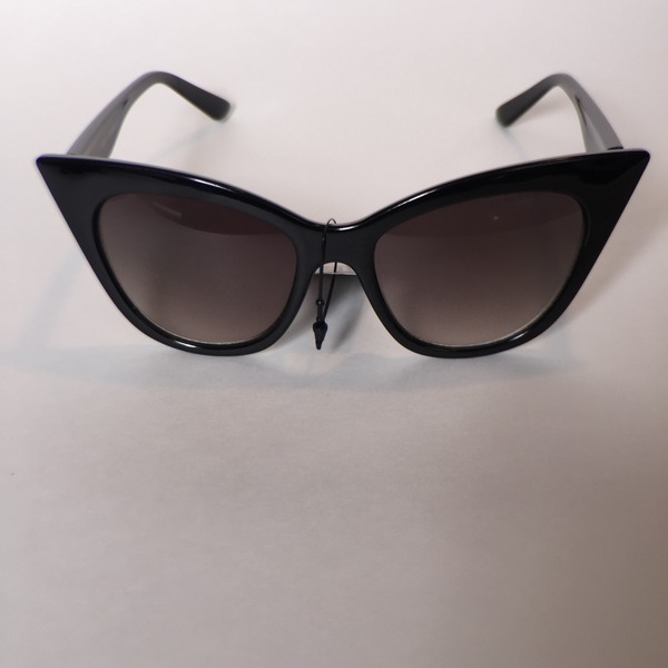 Sharp cat eye sunglasses 
