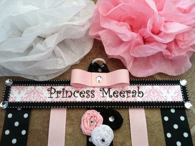 Taylors Treasures - Personalized Princess - Hair Bow Holder - Any Name or Colors