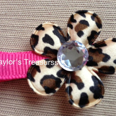Taylors treasures - non-slip leopard flower clippie w/rhinestone center