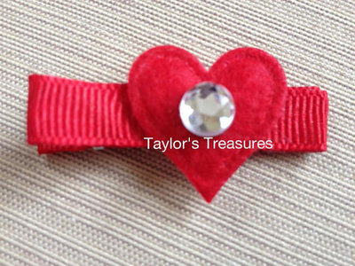 Taylors Treasures - Non-Slip Valentines Day Heart Clippie - Rhinestone Center