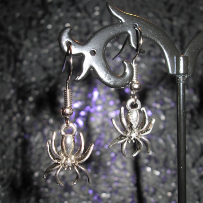 Simple spider earrings 