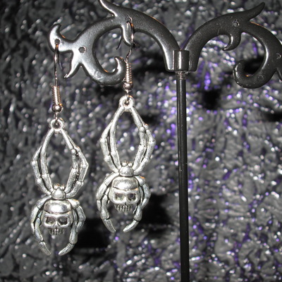 Skull spider earrings 