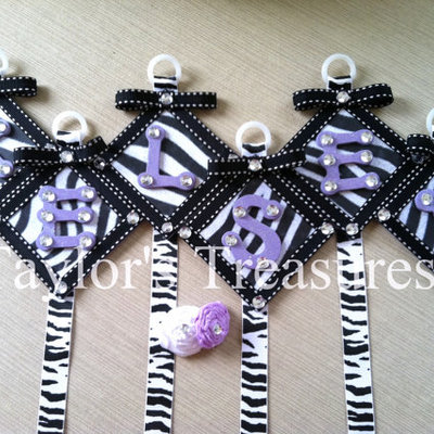 Taylors treasures - monogrammed - hair bow holder