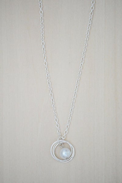 Birds Nest Glass Pearl Necklace