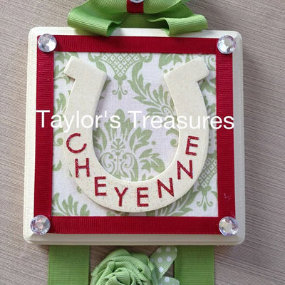 Taylors treasures - cowgirl horse shoe hair bow holder -- personalized with any name