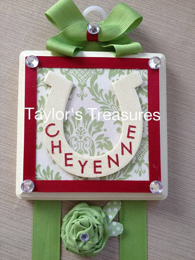 Taylors Treasures - Cowgirl Horse Shoe Hair Bow Holder -- Personalized With Any Name