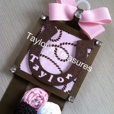 Taylors treasures - cowgirl horse shoe hair bow holder -- personalized with any name