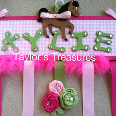 Taylors treasures - horse hair bow holder - personalized with any name