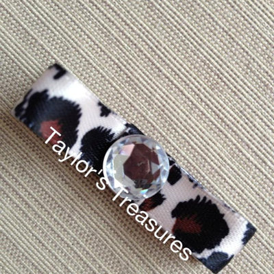 Taylors treasures - leopard rhinestone clippie