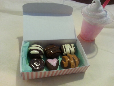   Petite boxed chocolates (assorted)