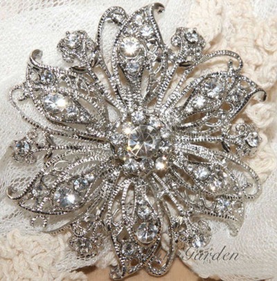 Stunning Elegant Round Swarovski Crystal Silver Bridal Wedding Cake Brooch Pin