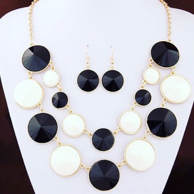 Fiona necklace and earring set