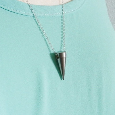 Pretty spike necklace