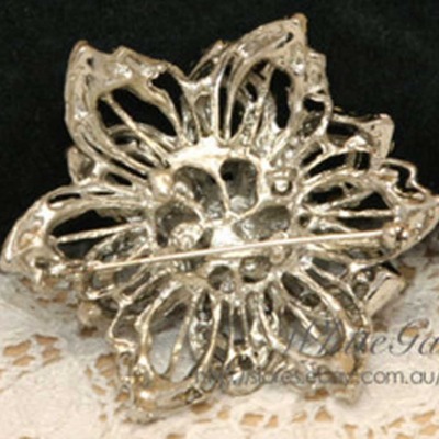 Crystal rhinestone layer flower wedding cake brooch pin