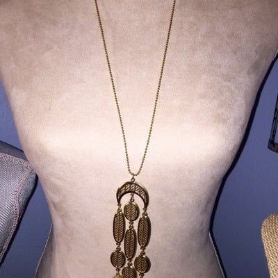 Ball chain with statement pendant