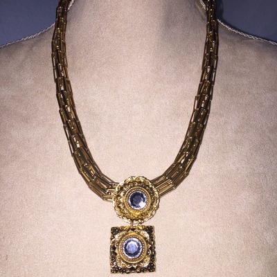 Chunky chain with crystal pendant