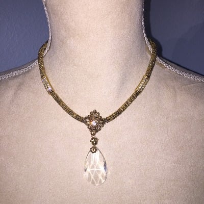 Short chain with crystal pendant
