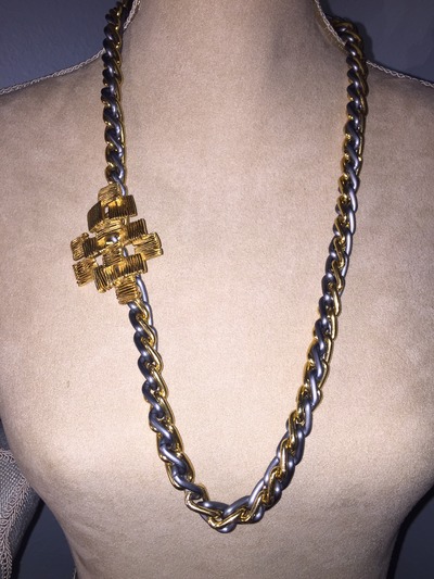 Blue/Gold intertwined Chain with Gold side Pendant