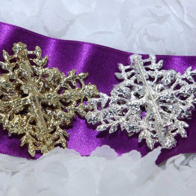 Vintage style crystal rhinestone wedding bridal bride cross silver brooch pin