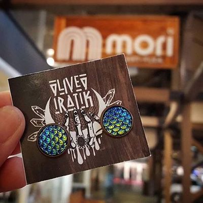 Mermaid stud earrings (blue green)