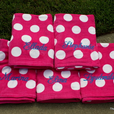 Set of 5 monogrammed polka dot beach towel