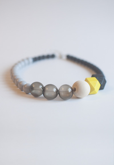 Bee Color Glass Necklace NL0943