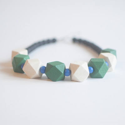 Green white wooden statement necklace nl0949