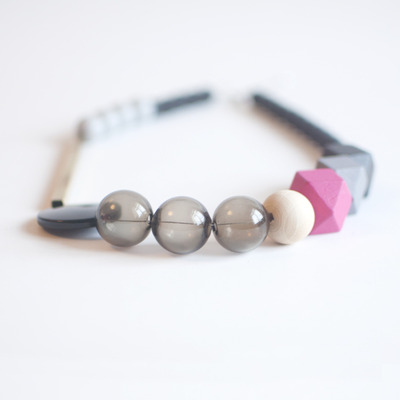 Pink wood glass metal necklace nl0984