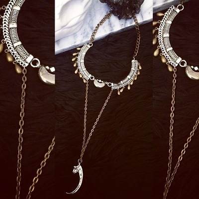 Moon talon necklace in silver/brass