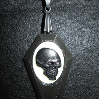 Small Black Coffin Necklace with Black and White Skull Cameo - Thumbnail 4