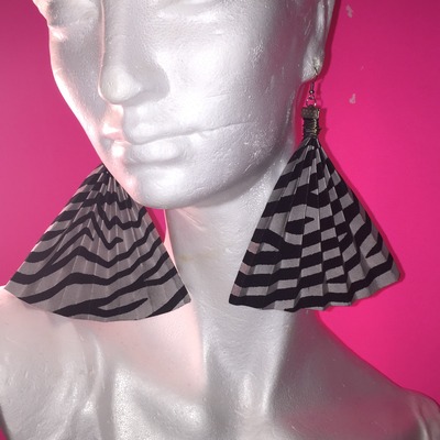 Paper fan earrings - Thumbnail 1