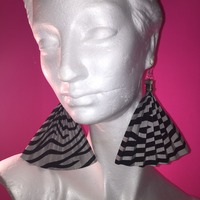 Paper Fan Earrings - Thumbnail 2